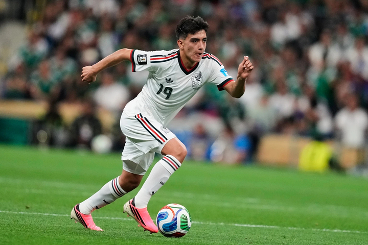 mora 17030421 - Thần đồng bóng đá Mexico 17 tuổi tốt nghiệp cấp 3 giữa World Cup 2026