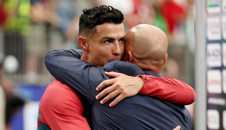Chuyên gia chỉ trích HLV Bồ Đào Nha tâng bốc Ronaldo quá đà ronaldo martinez 11 16121429 - Chuyên gia chỉ trích HLV Bồ Đào Nha tâng bốc Ronaldo quá đà